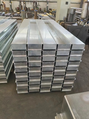 Długość 1000-4000 mm Betonowe formy podkładkowe do ścian podtrzymujących do budowy infrastruktury kolejowej